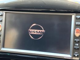 ★純正のナビが装着されております！エンジンをかけた時に、メーカーのロゴが出てくるのがおしゃれです♪