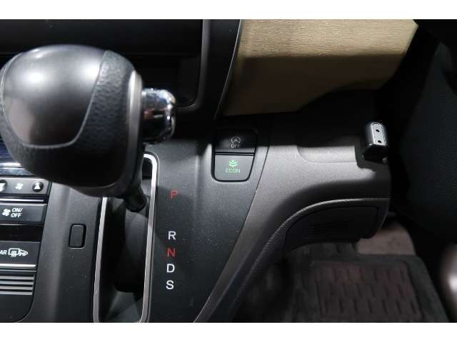 ECONボタンで低燃費モードに☆☆☆ECONスイッチを上手に使ってエコドライブ♪♪環境にもお財布にも優しい装備です☆☆☆