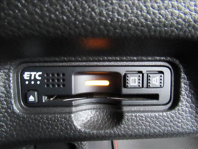 【ETC】ETC付き車両。高速道路を使う際にETCカードがあればスムーズに走行が可能になります。