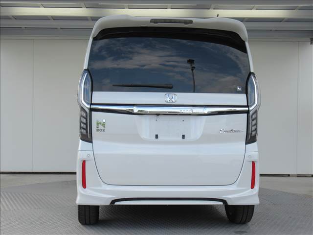 アフターケアも充実しております。次回車検整備付きのオリジナルパックや新車保証延長サービスなども行っておりますので、納車後も安心してお乗りいただけます。