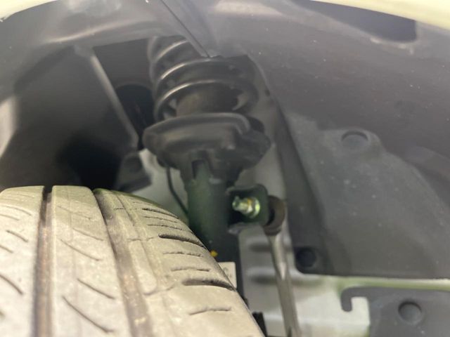 お車を安心してお乗りいただく為には、足回りの定期点検が欠かせません。サービスサポート（有償保証）では無料点検もご提供しており、安心のカーライフをお過ごしいただけるサポート体制が整っています。