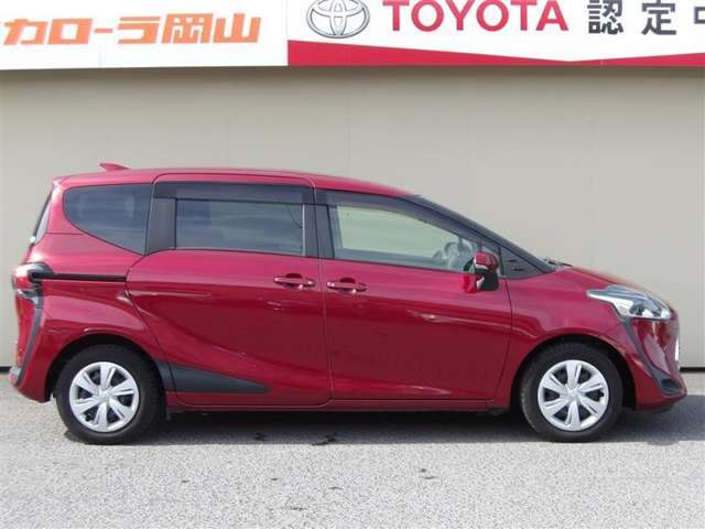 両側パワースライドドア付きだから、狭い駐車スペースなどでの 乗り降りラクラク！小さなお子さまのいるご家庭には嬉しい装備。