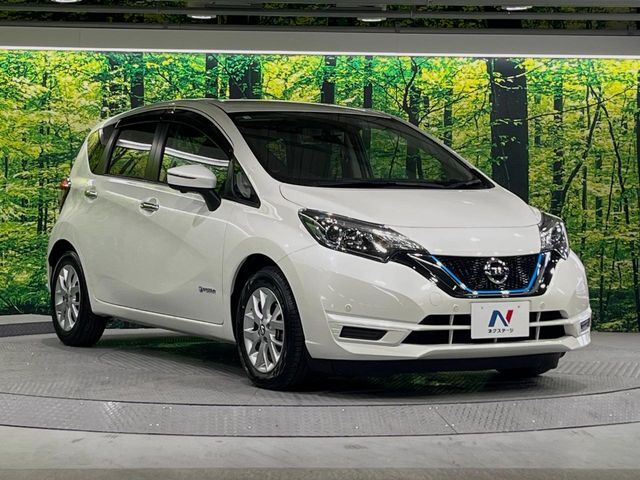 大好評のボディコーティング「弾スプラッシュコート」もご納車までに施工可能。通常のガラスコートと異なる、耐久年数6年の無機質ガラスコーティングが、ボディをキレイな状態に保ってくれます。