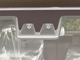 【スマートアシスト】走行中に前方の車両等を認識し、衝突しそうな時は警報とブレーキで衝突回避と被害軽減をアシスト。より安全にドライブをお楽しみいただけます。