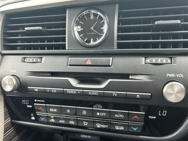 納車前に内外装のクリーニングをいたします。各種コーティング（別途有料）もご用意しておりますので、是非ご相談ください。
