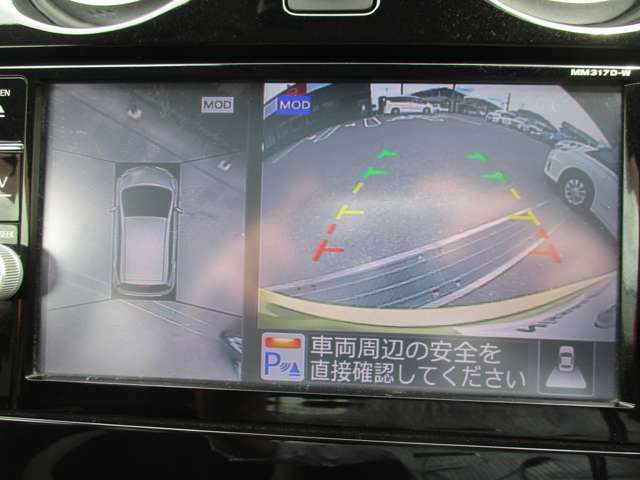 アラウンドビューモニターで車の周囲の情報が室内でわかります。