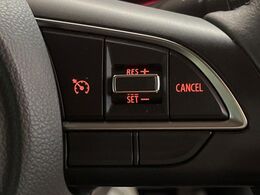 【クルーズコントロール】高速道路もラクラク走行。アクセルを離しても一定速度で走行ができ、長距離運転時の負担を軽減！加速・減速も簡単なスイッチ操作で調整できます。