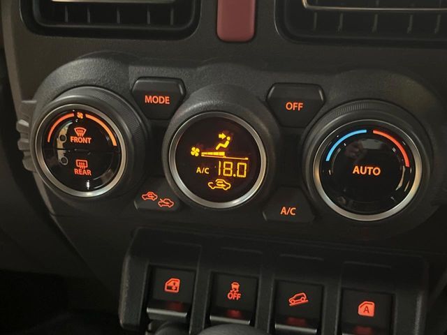 【シートヒーター】寒い日に重宝するシートヒーター！エアコンより早く温まってくれるので寒がりの人も安心ですね♪エアコンの温風は乾燥するから苦手、という方にもをおすすめです。