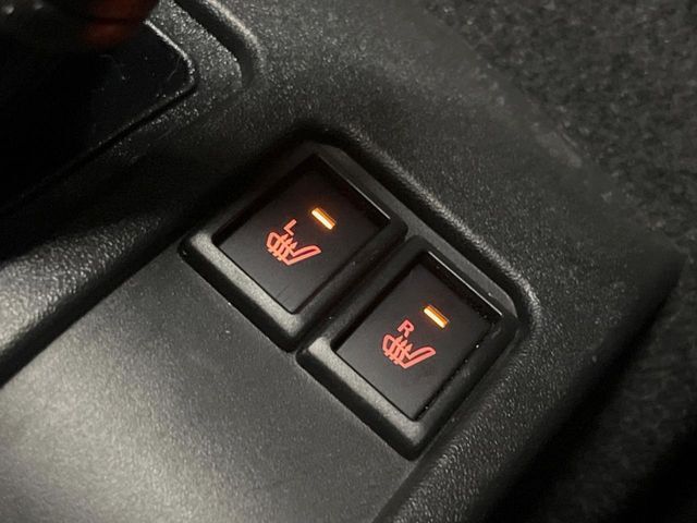 【シートヒーター】寒い日に重宝するシートヒーター！エアコンより早く温まってくれるので寒がりの人も安心ですね♪エアコンの温風は乾燥するから苦手、という方にもをおすすめです。