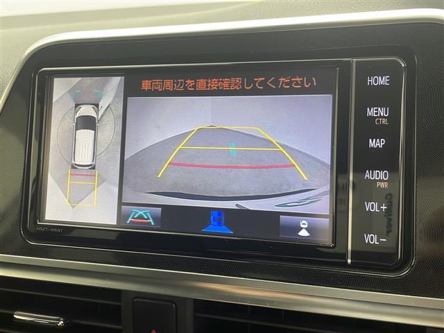 【パノラミックビューモニター】クルマを真上から見下ろした視点で駐車をサポートします！クルマの斜め後ろや真横など、いち早く障害物に気が付くことができます。