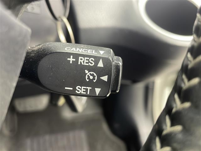 【クルーズコントロール】高速道路や自動車専用道路を走行中にドライバーが設定した速度で、アクセルペダルを踏まなくても、一定の車速で走行してくれます！