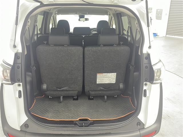 【トランク】積み込みやすくて、たっぷり積める荷室です。シートアレンジできるものは、乗車人数と荷物の量や大きさによってシートを動かすことができるので、より快適なドライブが可能です！