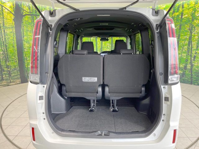 積み下ろしのしやすいデッキにはたっぷりと荷物を積み込んでいただけます。遊びから仕事まで、様々なシーンで頼れます♪