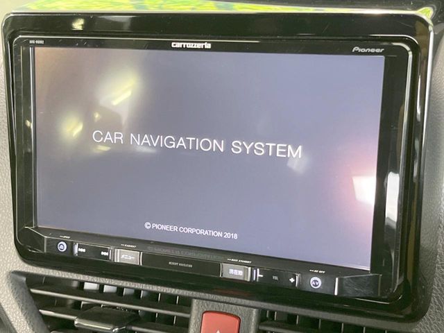 【ナビゲーション】目的地までしっかり案内してくれる使いやすいナビ。Bluetooth接続すればお持ちのスマホやMP3プレイヤーの音楽を再生可能！毎日の運転がさらに楽しくなります！！
