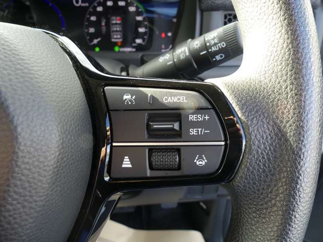 Honda　SENSING（安全運転支援システム）装着車です。先進技術でお客様のドライブを様々なシーンでサポートいたします。