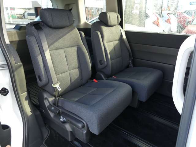 HONDA独自のセンタータンクレイアウトで実現した低床フロアにより、広大な室内空間と多彩なシートアレンジで他の追随を許さない、高いユーティリティーを発揮します