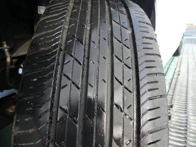 タイヤもまだまだ元気です。安心して、お乗り下さい。