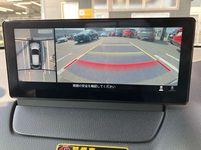 360度ビューモニターで車内から周囲の障害物を確認することができます！駐車場から出るときの左右の確認にも便利です♪
