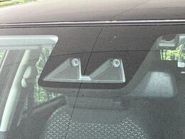 【スマートアシスト】走行中に前方の車両等を認識し、衝突しそうな時は警報とブレーキで衝突回避と被害軽減をアシスト。より安全にドライブをお楽しみいただけます。