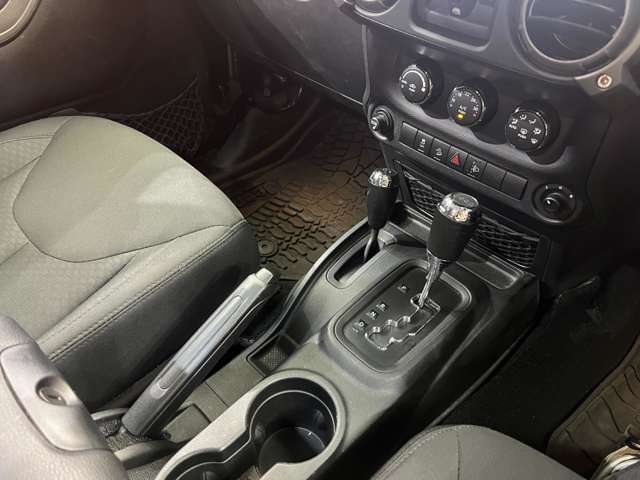 輸入車ディーラー採用のドライブレコーダーも選べます。万が一の事故の際のお守りとしていかがでしょうか？その他様々なオプションをご用意しております。
