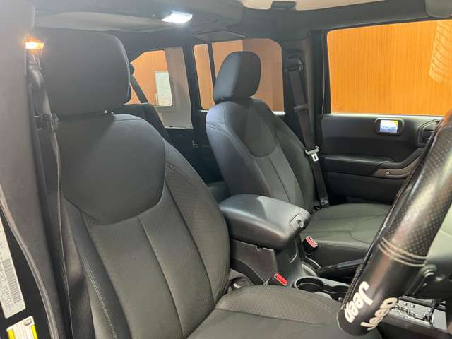 安心してカーライフを始めていただくことが出来るよう、納車前にディーラー整備工場もしくは熟練メカニックが在籍する輸入車専門の整備工場にて点検を行い、必要な整備を実施いたします。