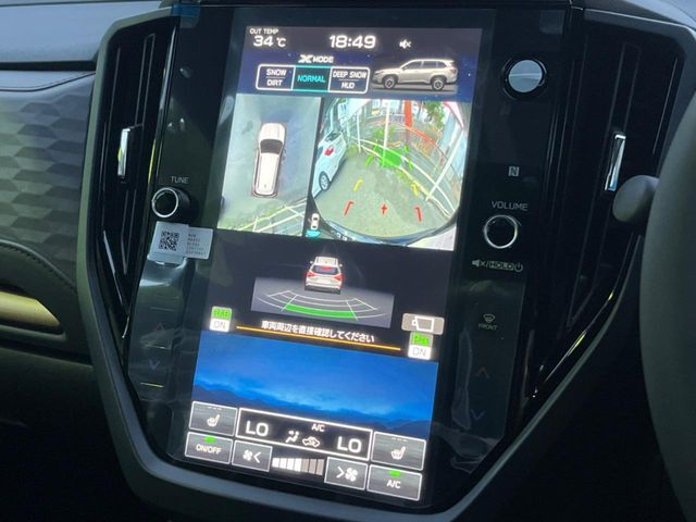 【マルチテレインモニター】車のフロントやサイドのカメラ画像を同時にモニター表示することで、悪路や狭い道を走行時でも周囲の状況確認ができ安心！本格SUVにうれしい装備です♪