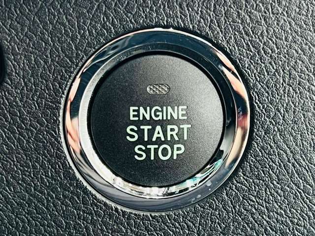 プッシュスタートボタンがついていますので、ボタン1つでエンジン始動ができて便利です。