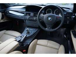 今回ご紹介をさせて頂く1台は、モデルイヤーが2009年で走行距離81200kmの　BMW　M3　セダン　で御座います。