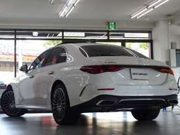 リモートパーキングアシストを含むMercedes me connect搭載車！！　専門店ならではの1台！！　低走行距離1.4万km！！　禁煙車　取説・記録簿付き　もちろん修復歴なく安心の新車保証継承可能！！