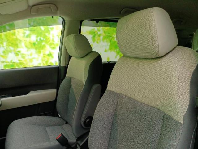 WECARSでは各商談席に大型モニターをご用意しております！見やすい大画面でゆったりと全国の在庫をご覧いただけます！是非ご来店お待ちしております！