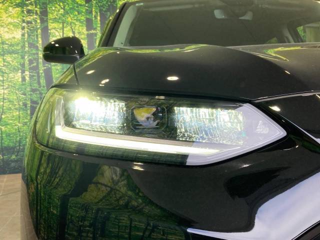 【LEDヘッドライト】悪天候や夜間走行時も良好な視界を確保し安心して運転できる高輝度LEDヘッドライトを装備！点灯速度が早く、消費電力も抑えられています。