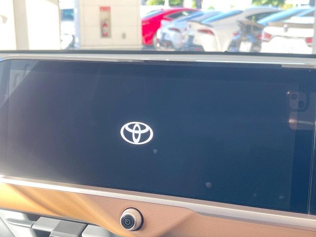 【12.3インチワイドナビ】高級感とインパクトのある大型ワイドナビを装備。各種オーディオ操作はもちろん、横長ワイド画面でのマップ2分割表示など、利便性も高いナビです♪