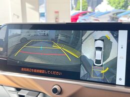 【パノラミックビューモニター】専用のカメラにより、上から見下ろしたような視点で360度クルマの周囲を確認することができます☆死角部分も確認しやすく、狭い場所での切り返しや駐車もスムーズに行えます。