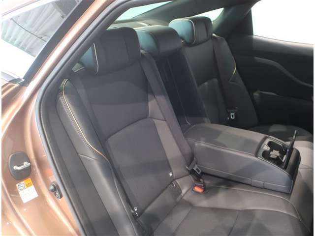 ゆとりある広々とした車内空間は、ドライブを始め買い物やレジャーなど、幅広く活躍します。一人でもみんなとでもお出かけを楽しみましょう！