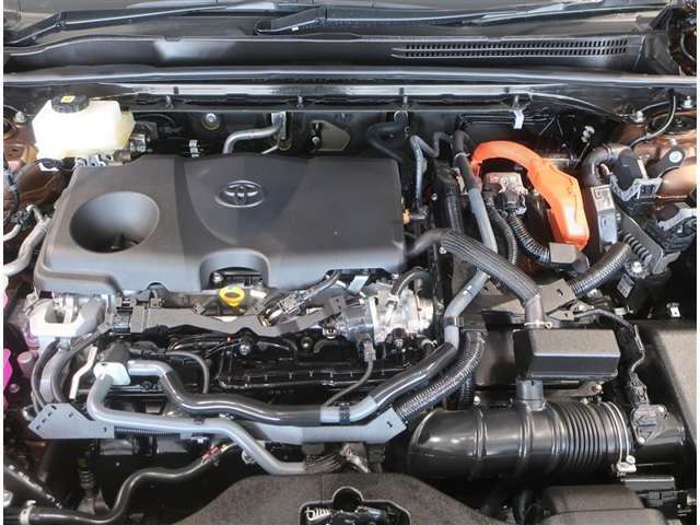 2500ccガソリンエンジン＋モーターのハイブリッドです。