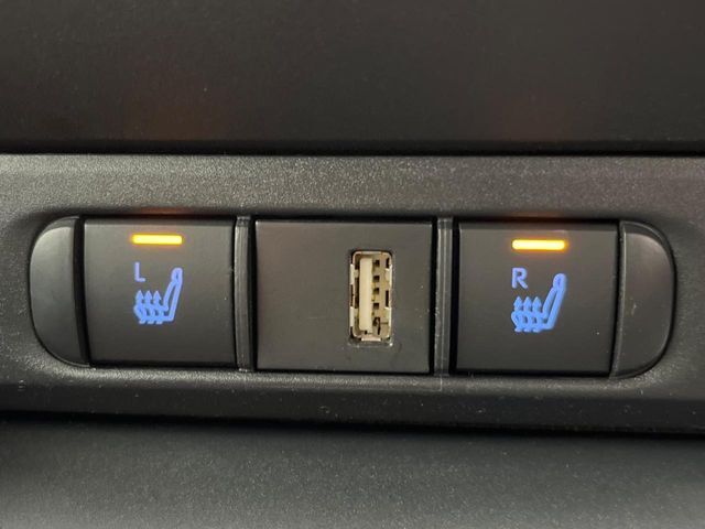 【シートヒーター】寒い日に重宝するシートヒーター！エアコンより早く温まってくれるので寒がりの人も安心ですね♪エアコンの温風は乾燥するから苦手、という方にもをおすすめです。