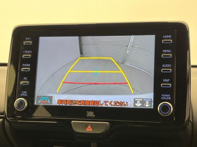 【バックカメラ】駐車時に後方がリアルタイム映像で確認できます。大型商業施設や立体駐車場での駐車時や、夜間のバック時に大活躍！運転スキルに関わらず、今や必須となった装備のひとつです！