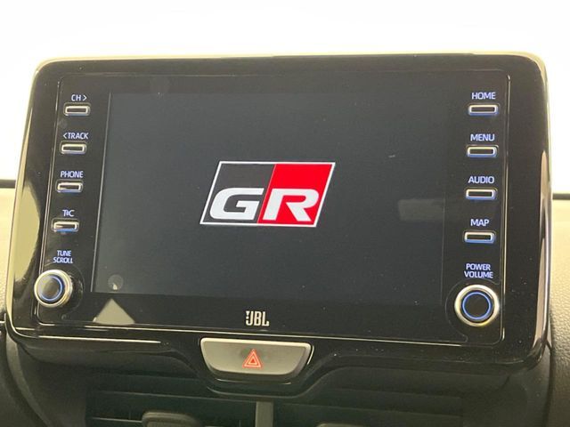 【メーカー純正ナビ】インテリアに溶け込むスタイリッシュな「専用設計」メーカーナビを装備♪視認性や操作性など基本性能にも優れ、より上質なカーライフをお楽しみいただけます。