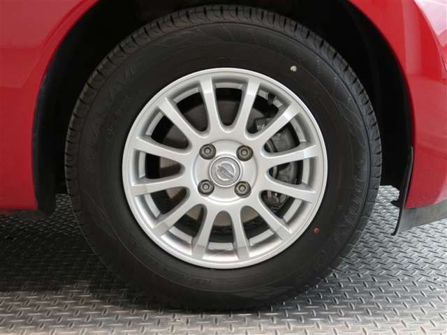 R7年式夏タイヤ185/70R14ダンロップ製です。