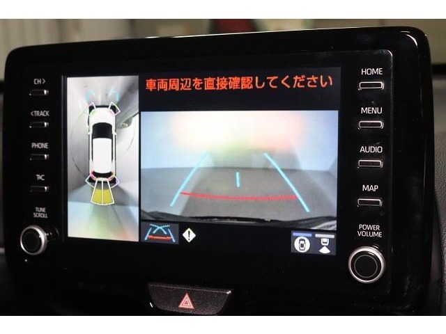 パノラミックビューモニター付き。　バック時に車両周辺の映像も表示することで、目が届きにくい場所も確認できて安心です！