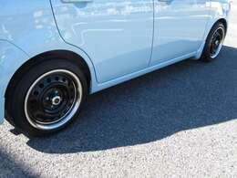 新品のESPELIR製ダウンサスでローダウンしました。程よくダウンされ、15インチ社外メッキリング付ホイールで足元も決まっています！有名メーカサスで乗り心地も悪くありません。タイヤの残量もあります！！