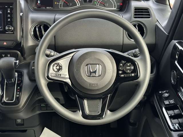 ★修復歴車一切ありません！それどころか、弊社の仕入在庫につきましては、フェンダー、ボンネット、ドアパネル等の交換歴、修理歴のある車両は基本的に仕入れを行いませんので高品質な車両のみ在庫で揃えています！