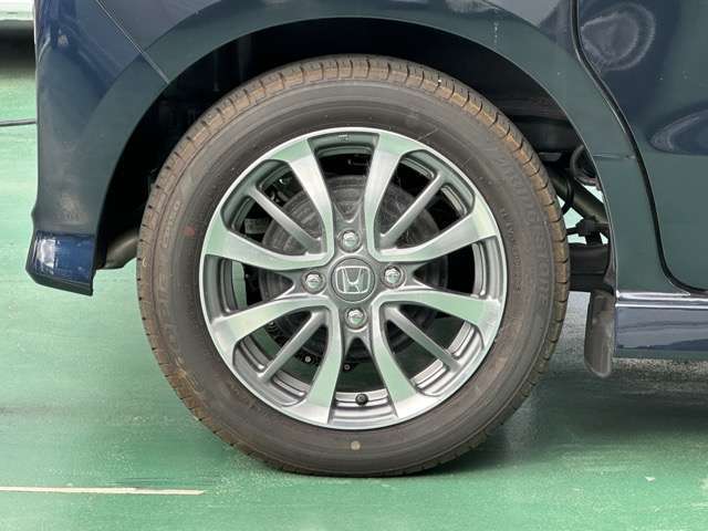 ★納車前に、専属のクリーニングスタッフが、ピッカピカにクリーニングして納車いたします！もちろん、ピッカピカの状態でお渡しするクリーニング費用も支払総額に含まれています！