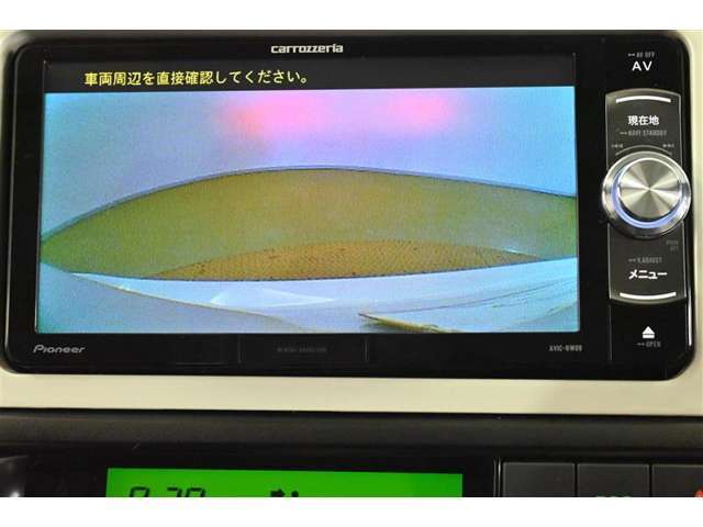 【バックカメラ】バック駐車が苦手な方の強い味方です。後方の状況が一目で分かりますので安心ですね。