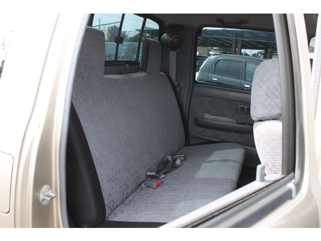 こちらのシートはキズやシミがなく綺麗な状態です。車内のメインとなるシートが綺麗に保たれていることで印象が明るくなり、クリアな室内になりますね！