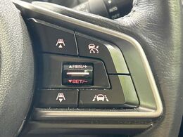 【全車速追従機能付クルーズコントロール】高速道路での長距離走行が楽に！！自動で速度を保つクルーズコントロールが、衝突軽減システムと連携し、前方の車両を感知して車間を保つように速度調節してくれます！！