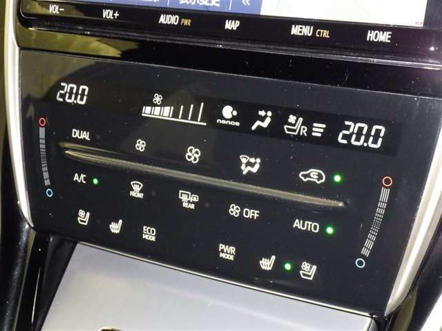 運転席・助手席・独立型オートエアコン。運転手とパートナー別々の温度設定が出来快適なドライブが楽しめます！！