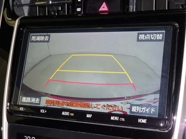 バックモニターも装備しております。バックギアに入れるとナビ画面に車の後方が映し出されます。これで後方確認も安心！