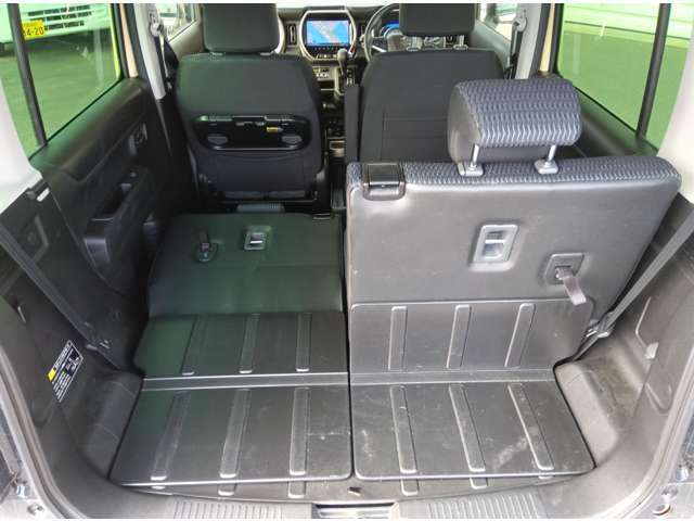 左右独立型リヤシートなので様々なシートアレンジができます☆