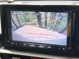 【バックカメラ】駐車時に後方がリアルタイム映像で確認できます。大型商業施設や立体駐車場での駐車時や、夜間のバック時に大活躍！運転スキルに関わらず、今や必須となった装備のひとつです！